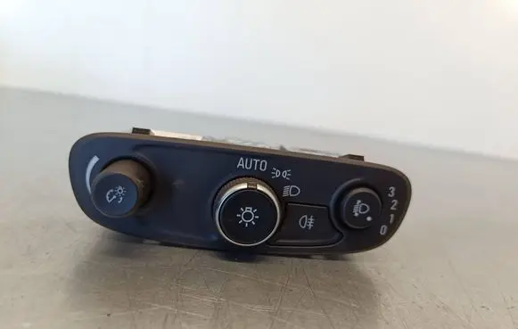 Opel Insignia B Light switch 39121796 F5A010D 02055D