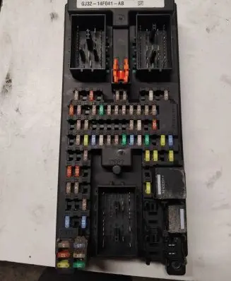 Land Rover Range Rover Evoque L538 Fuse module GJ3214F041AB