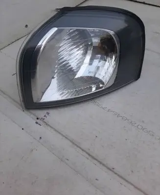 Volvo S80 Front indicator light 88204388
