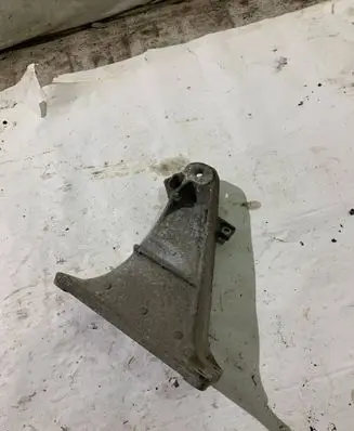 BMW 5 E39 Engine mounting bracket 6753362 2211 6762021