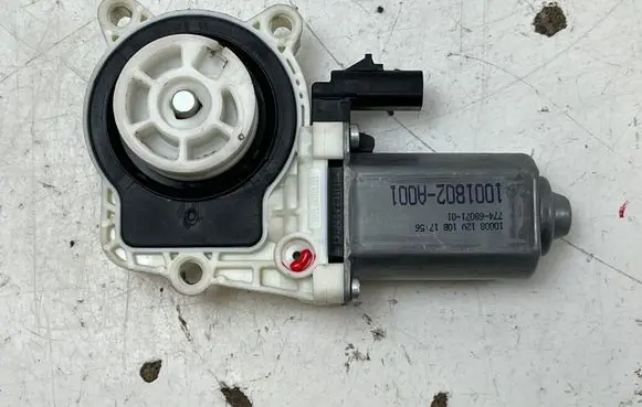Dodge Nitro Front door window regulator motor 7746807101