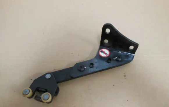 Toyota Proace Sliding door lower roller guide/hinge 98080758
