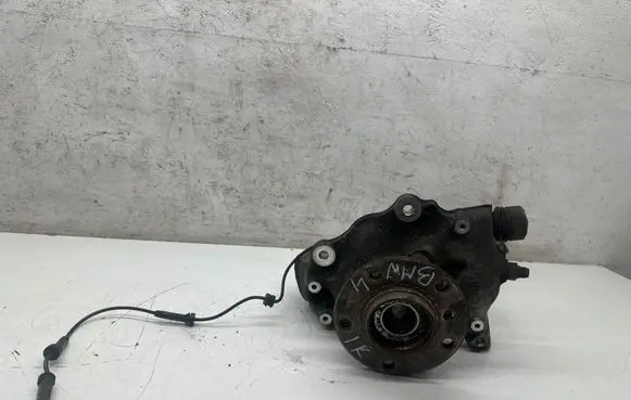 BMW 4 F36 Gran coupe Front wheel hub spindle knuckle