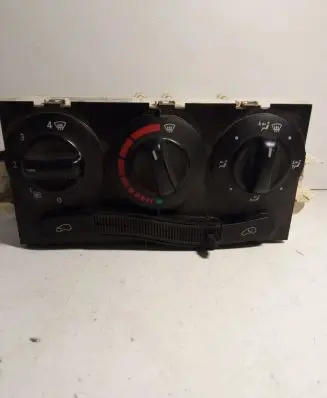 Mercedes-Benz A W168 Climate control unit 1688300385 053397
