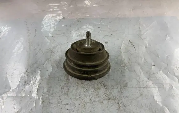 BMW 5 E39 Engine mount bracket 22111095517