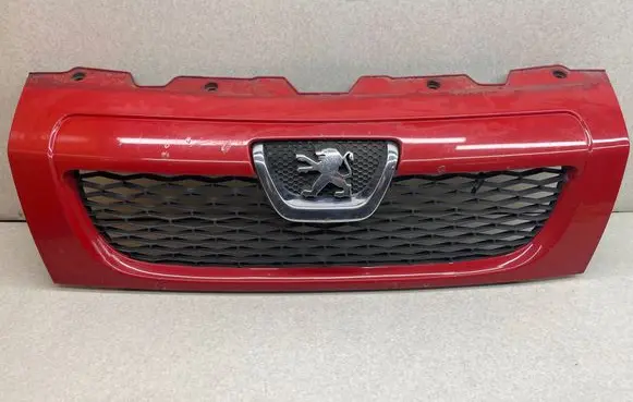 Peugeot Boxer Front bumper upper radiator grill 1308068070