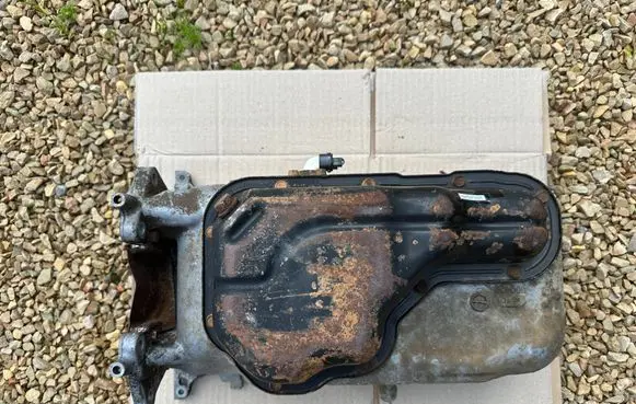 Mitsubishi Pajero Oil sump MD306820 MD332283