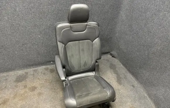 Jeep Grand Cherokee WL Rear seat 
