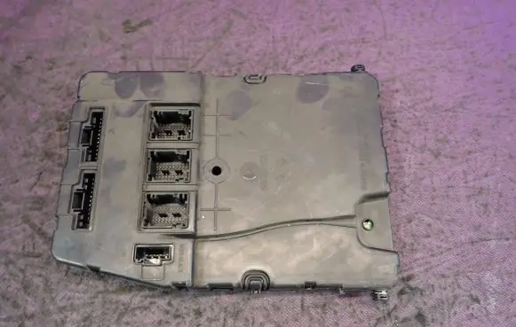 Renault Megane II Fuse box set 8200305575