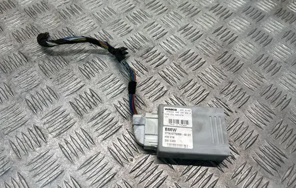 BMW X5 E70 Air suspension control unit module (rear) 6778966
