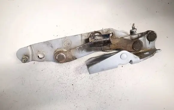 Nissan Primera Tailgate/trunk/boot hinge 