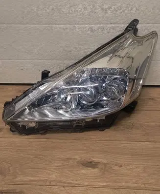 Toyota Prius+ (ZVW40) Headlight/headlamp E1313132