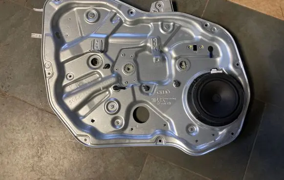 KIA Sorento Front window lifting mechanism without motor 