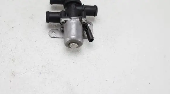Volkswagen PASSAT B8 Coolant heater control valve 5Q0906457C