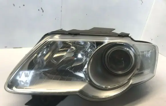 Volkswagen PASSAT B6 Headlight/headlamp