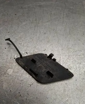 Mercedes-Benz C W204 Front tow hook cap/cover A2048850426