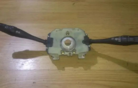 Nissan Micra Wiper turn signal indicator stalk/switch 54353339
