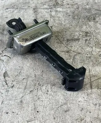 Opel Insignia B Front door check strap stopper 39089087