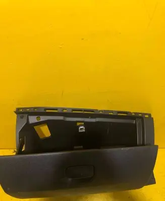 Renault Clio III Glove box