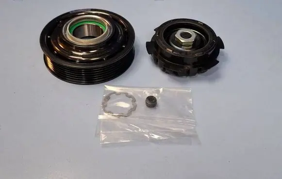 Volkswagen Touareg II Air conditioning compressor pulley 4H0260810B 4461001610