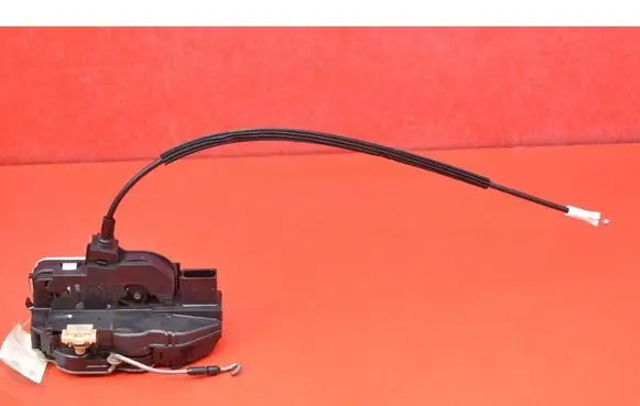 Opel Insignia A Front door lock 3023881