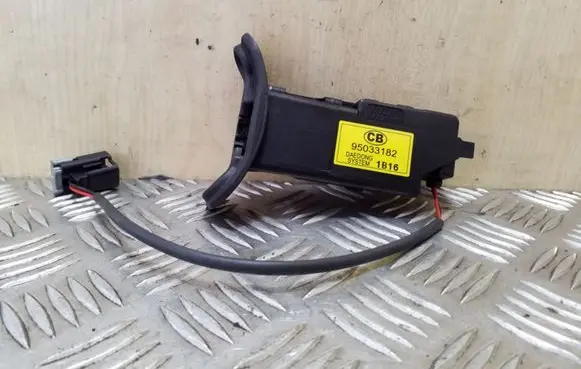 Fuel tank cap lock
