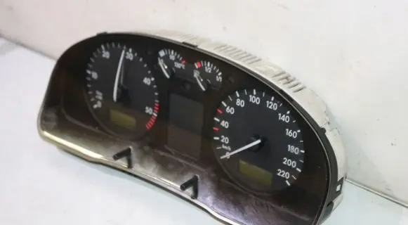 Volkswagen PASSAT B5 Speedometer (instrument cluster)