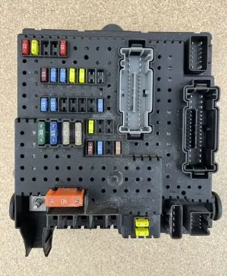 Volvo XC70 Fuse module 30728512 06W112