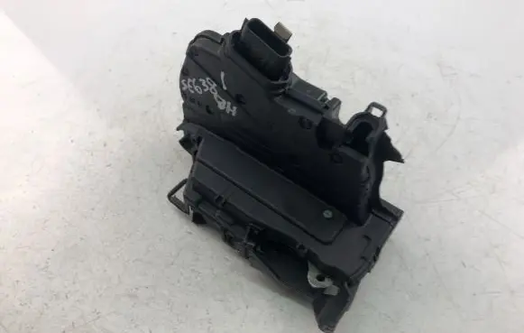 Renault Zoe Coupe door lock (next to the handle) 825029017R