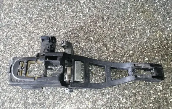 Rear door exterior handle/bracket