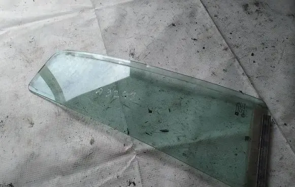 Opel Zafira A Rear vent window glass as2