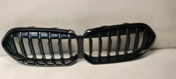 BMW 2 F44 Front bumper upper radiator grill 7077302
