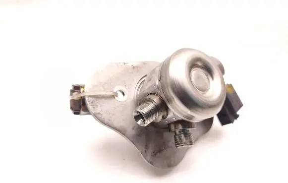 BMW 3 E92 E93 Fuel injection high pressure pump 7562473 0261520041