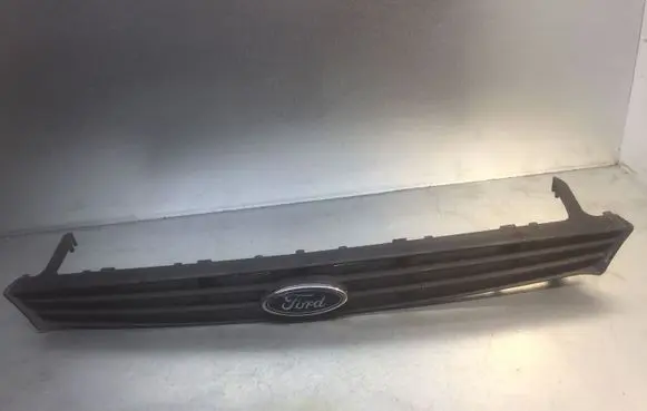 Ford Focus Front bumper upper radiator grill 98AB8200A A31042