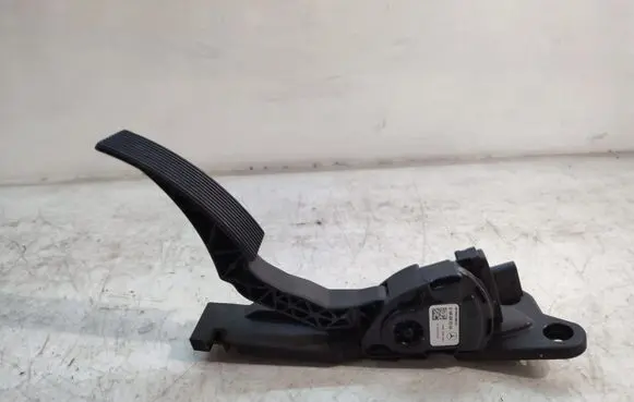 Mercedes-Benz ML W166 Accelerator throttle pedal A1663000204