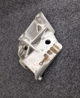 Volvo XC90 Engine mounting bracket 31430490