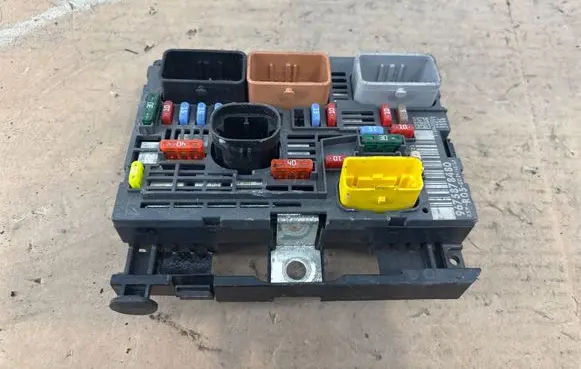Peugeot 308 BSM Control unit 9675878480