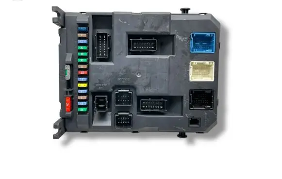 Peugeot 207 Fuse module 9666952380 201301 22661F01