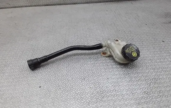 Ford Fiesta Brake fluid reservoir 