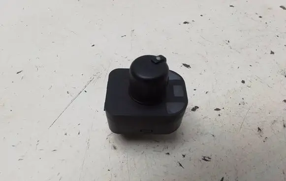 Audi A4 S4 B6 8E 8H Wing mirror switch 8E0959565
