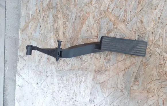 Mercedes-Benz A W168 Accelerator throttle pedal A1683011220