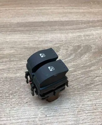 Renault Laguna II Electric window control switch 015085A