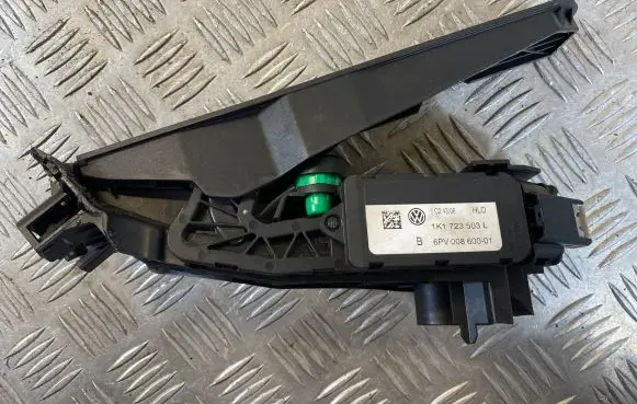Volkswagen PASSAT B6 Accelerator throttle pedal 1K1723503L 6PV00860001 024306