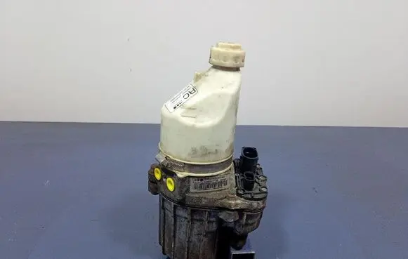 Opel Zafira B Power steering pump 13192897
