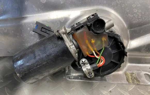 Aston Martin DB9 Wiper motor AG43-67350-AA