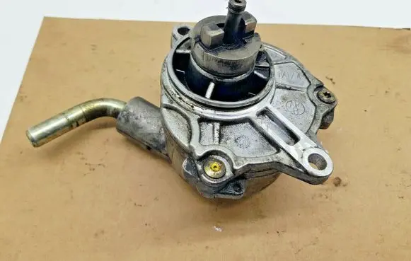Mercedes-Benz C W203 Vacuum pump A6112300065 nr3426