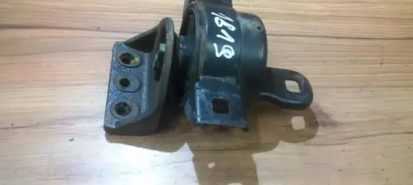 Chevrolet Kalos Engine mount bracket