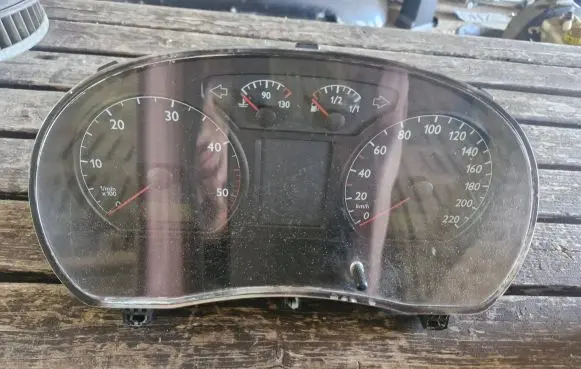 Volkswagen Polo Speedometer (instrument cluster) 6Q0920800M 110080124015 110080124401
