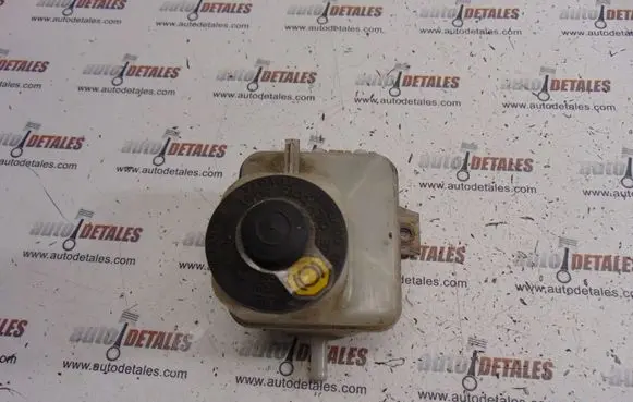 Lexus RX 300 Brake fluid reservoir 13231140200