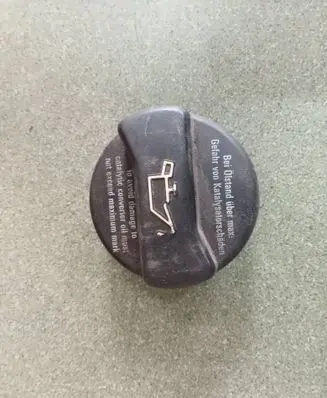 Volkswagen Golf V Oil filler cap 026103485E
